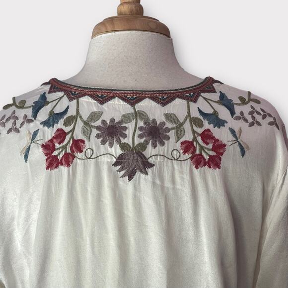 Johnny Was Biya Blair Satin Tunic Blouse Women’s medium Embroidered Ivory Boho - Picture 4 of 12
